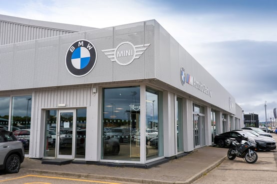 Arnold Clark Memperluas Jangkauan Brand melalui Investasi pada Lokasi BMW, Mini, dan GWM