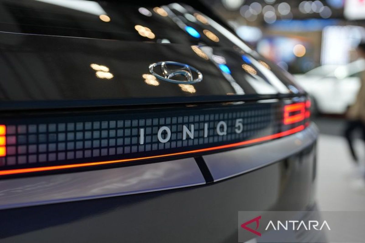 Hyundai Temporarily Halts Production of Ioniq 5 and Kona.