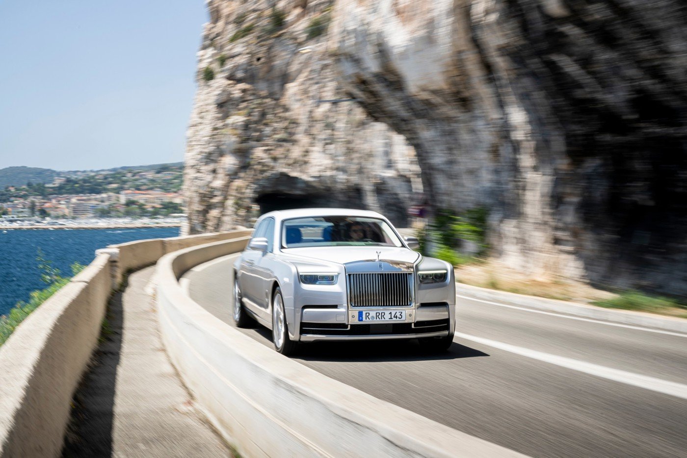 Rasakan Kejutan Mewah Rolls Royce yang Siap Memanjakan Anda Minggu Ini!