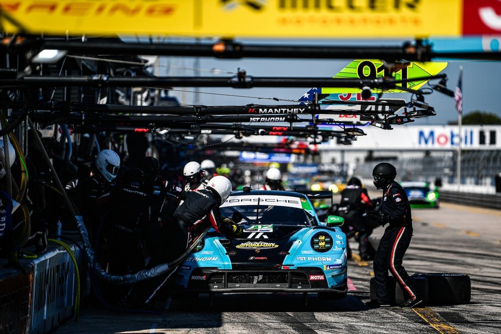 Ketegangan di 12 Jam Sebring: Porsche Memimpin dalam Pertempuran Bendera Kuning.
