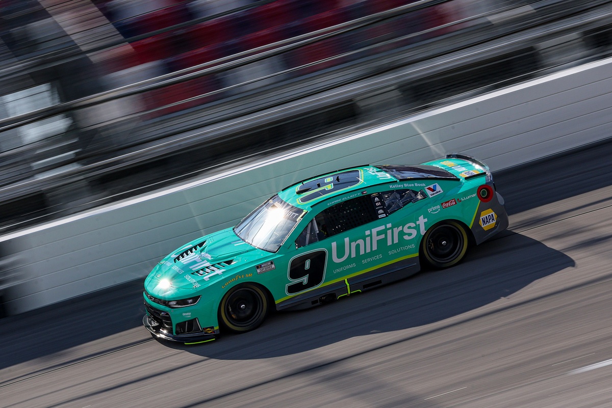 Tim NASCAR Cup Tiga Kepala di Darlington Dikeluarkan Usai Gagal Inspeksi