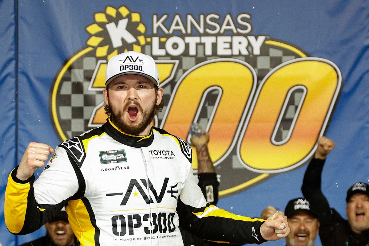 Taylor Gray Triumphs Over Sheldon Creed for Kansas NASCAR O'Reilly Win